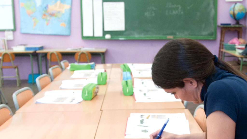 Educacio Ensenyament Professora Corregint