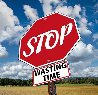 Stop 3089945 640 (1)