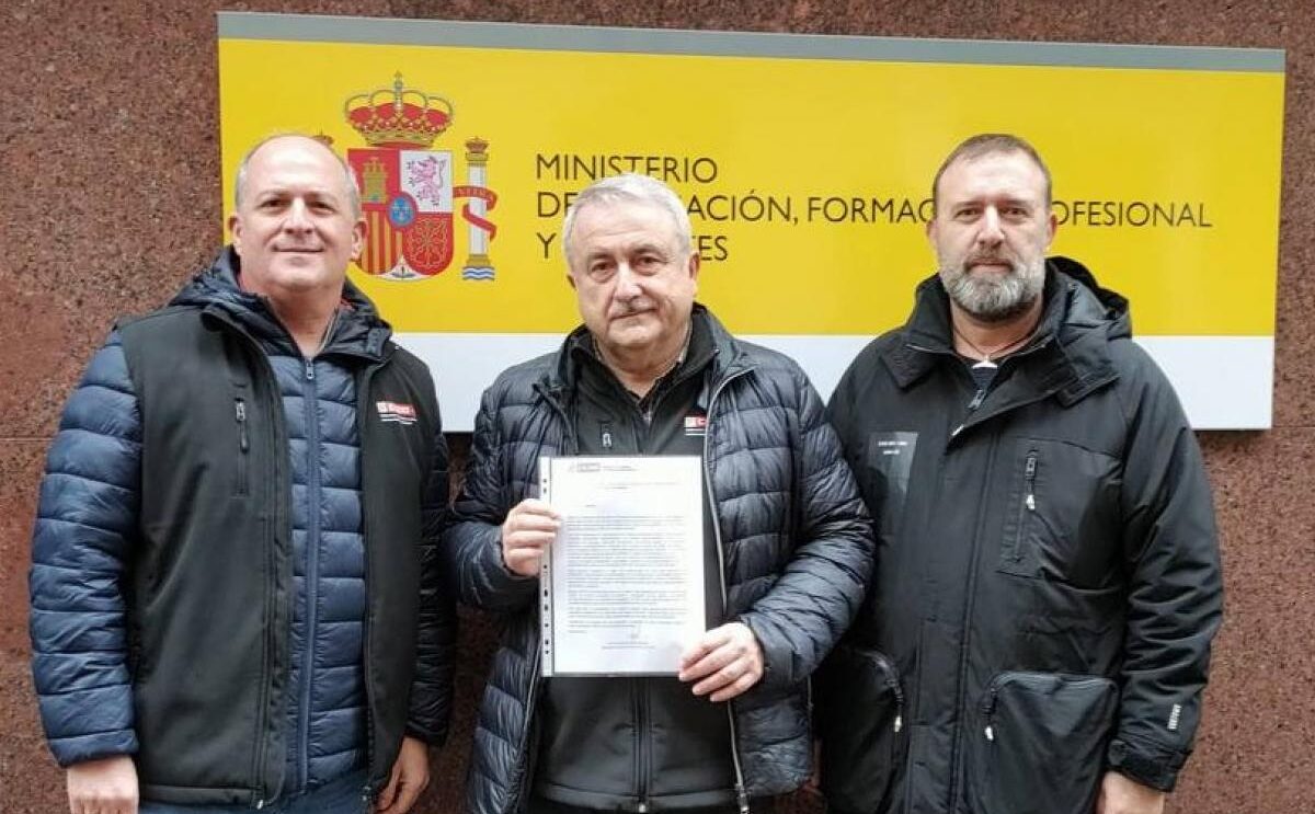 Lliurament De La Carta Dirigida Al Ministeri D'educació.