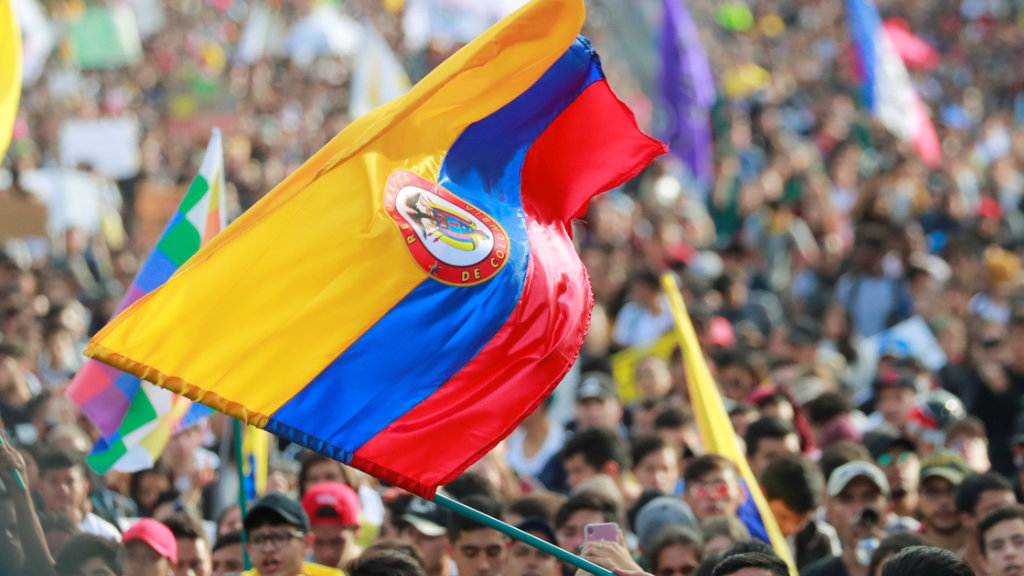 Bandera de Colòmbia en una manifestació