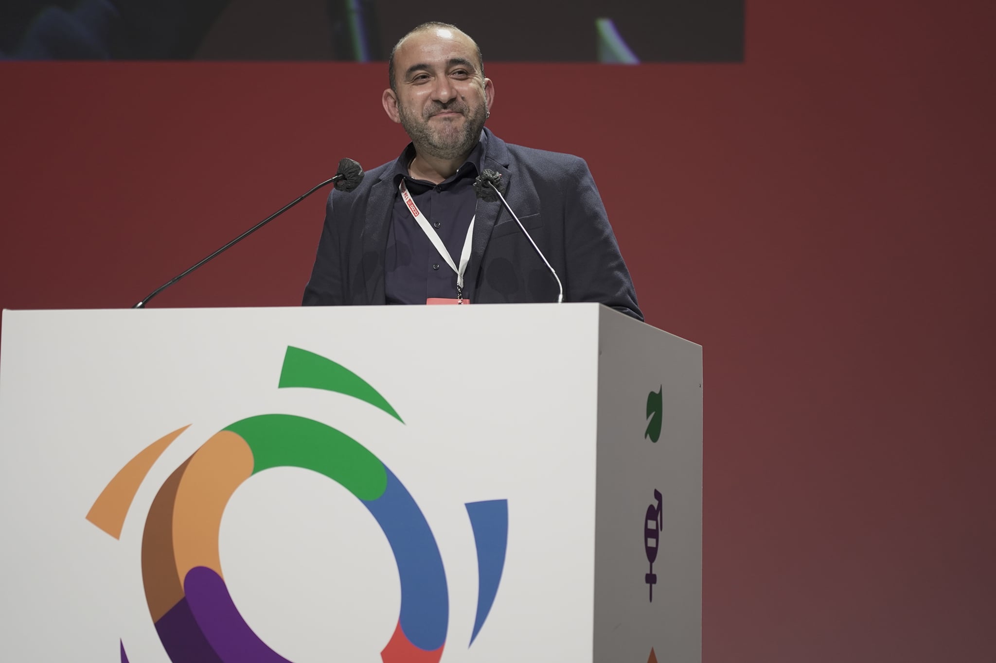 Javier Pacheco presentant l'informe de balanç en el 12è Congrés