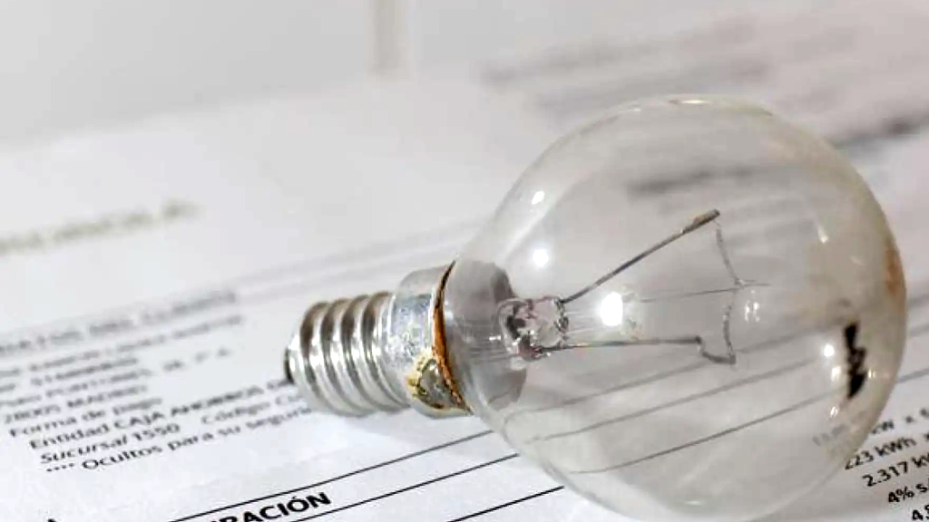 Factura d'electricitat. Bombeta