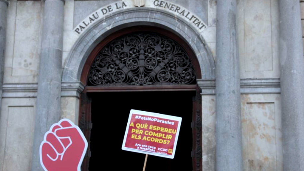 Palau Generalitat Pancarta Complir Acords