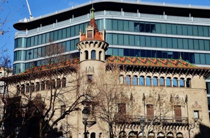 Sede De La Diputación De Barcelona Fachada De Can Serra
