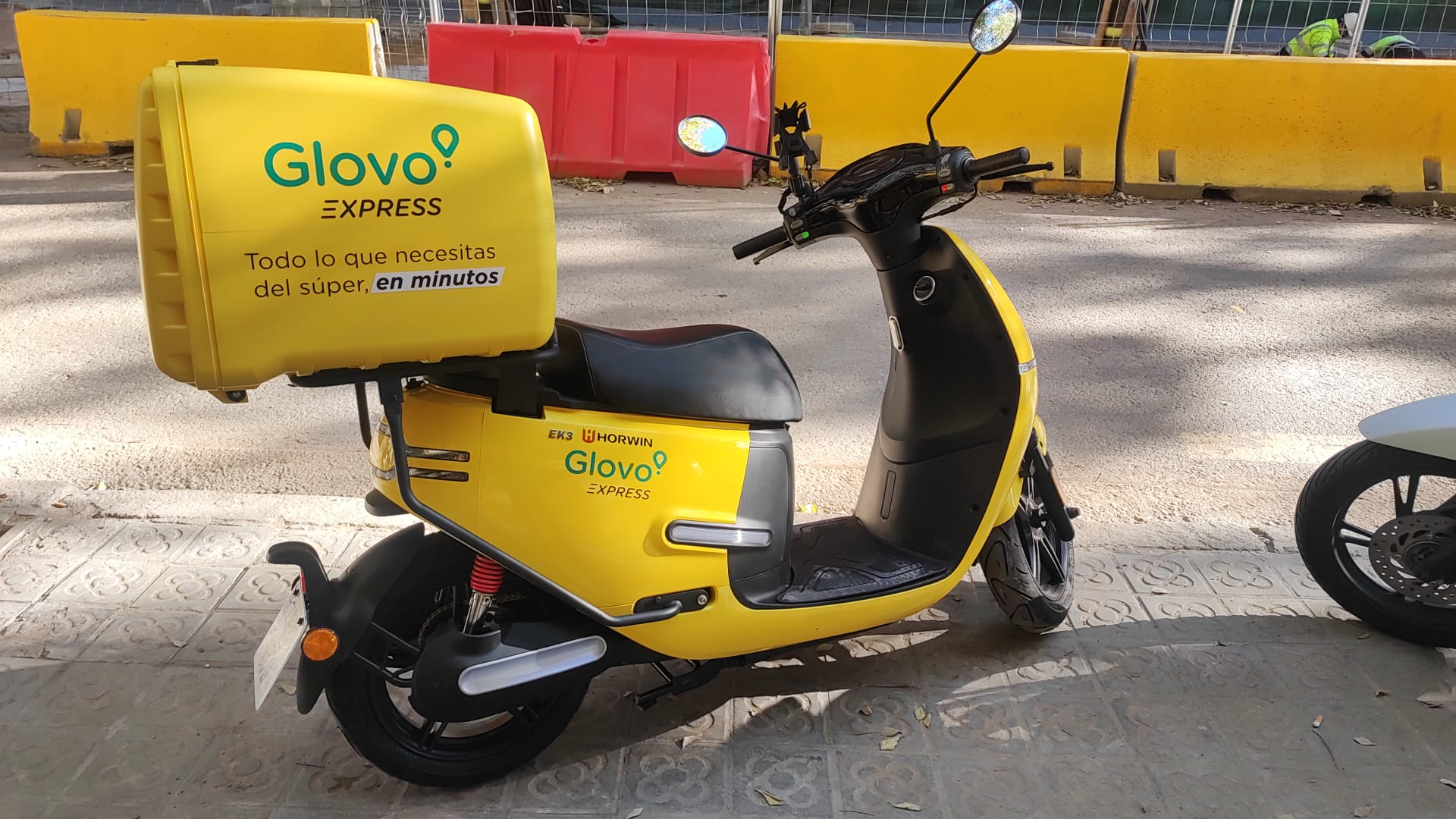 Moto Glovo Groceries