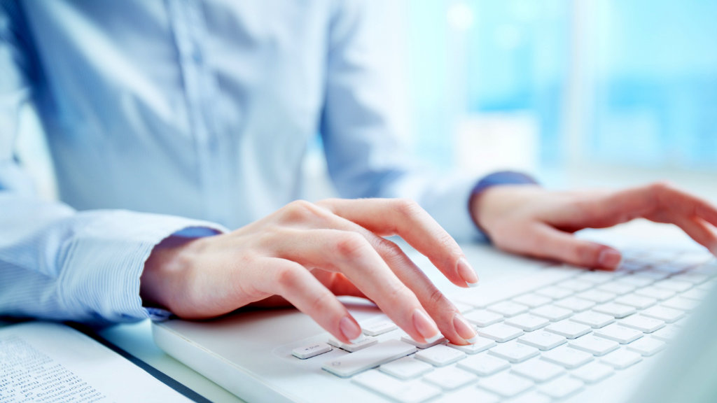Treball Oficina Administratiu Mans Ordinador