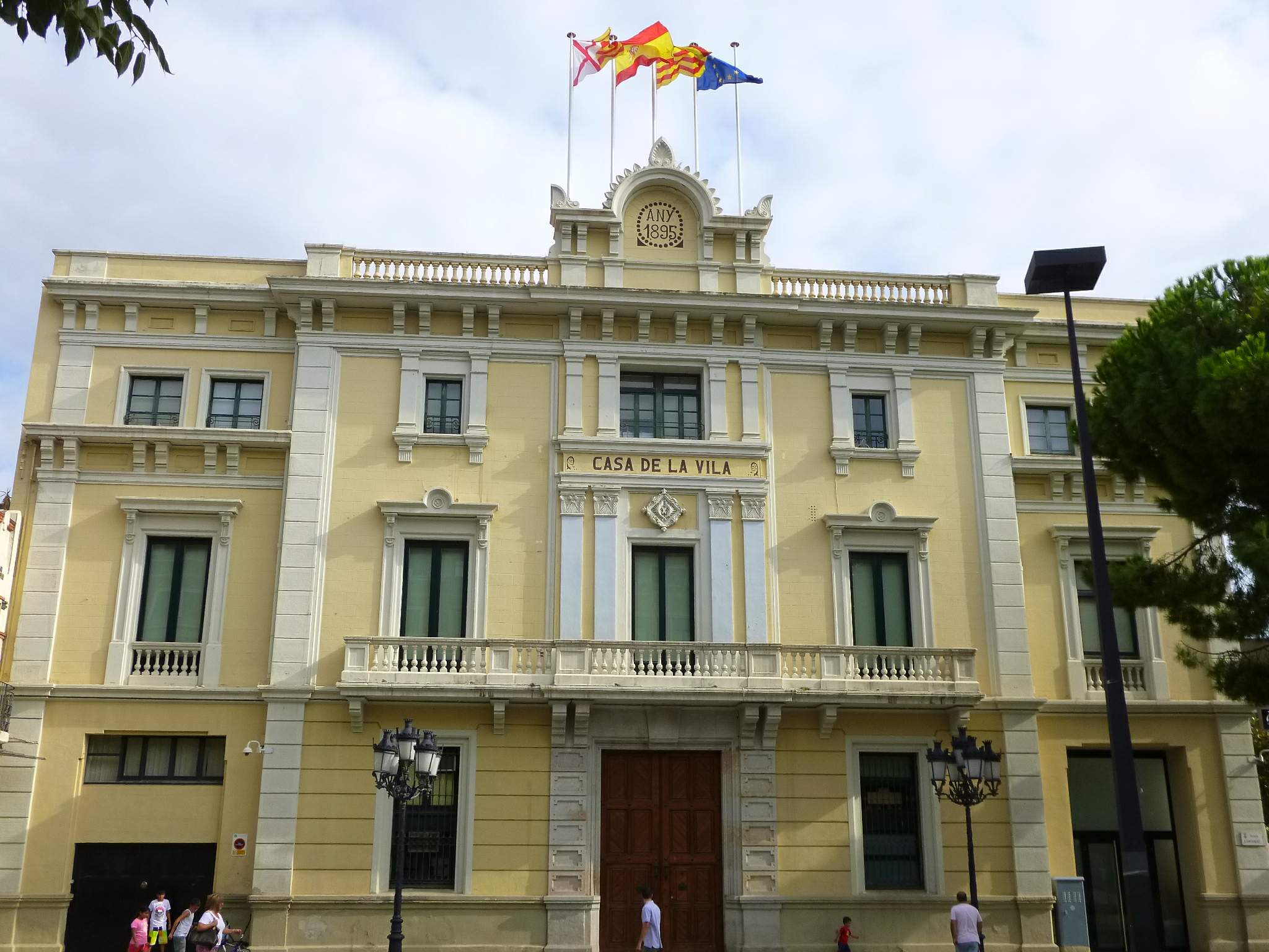 Hospitalet De Llobregat Ayuntamiento 1