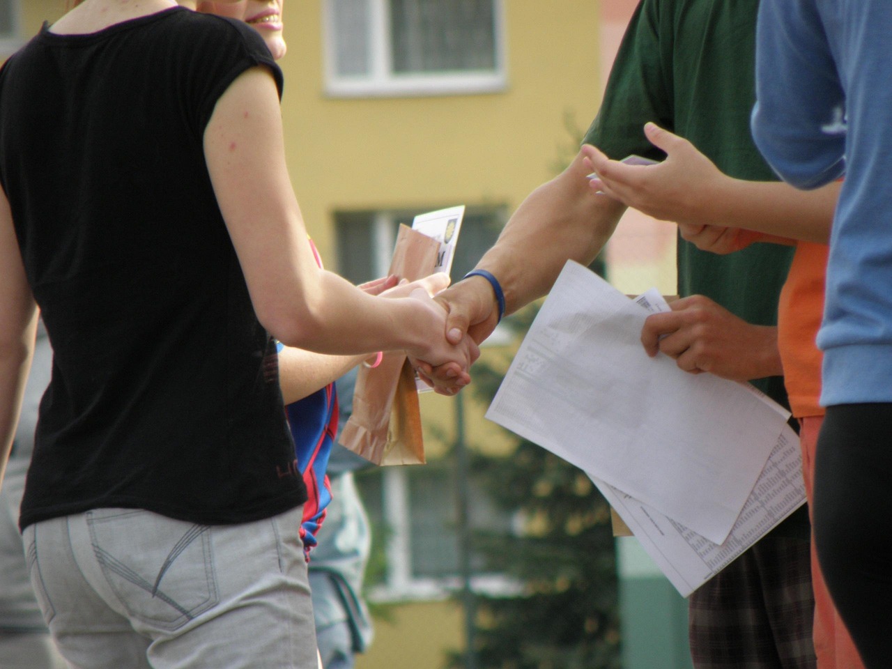 Shaking Hands 930178 1280